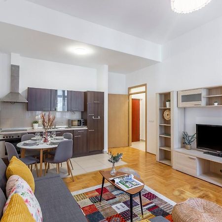 Central Gozsdu Apartment In The Party Street Budapest Bagian luar foto