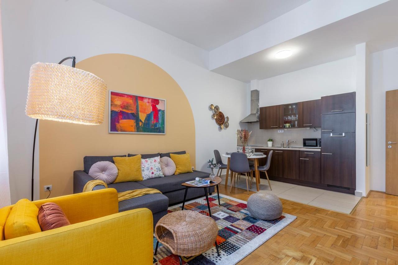 Central Gozsdu Apartment In The Party Street Budapest Bagian luar foto