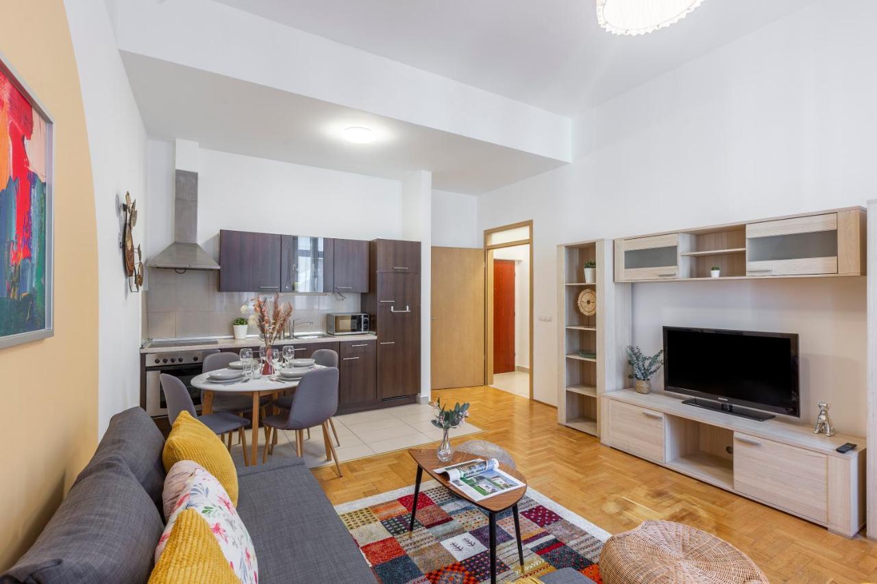 Central Gozsdu Apartment In The Party Street Budapest Bagian luar foto