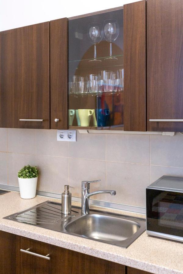 Central Gozsdu Apartment In The Party Street Budapest Bagian luar foto